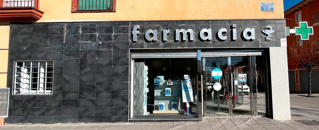 foto de la fachada de la farmacia cijuela en granada