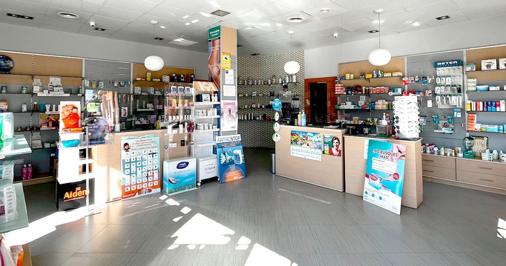 foto del interio de la farmacia cijuela en granada